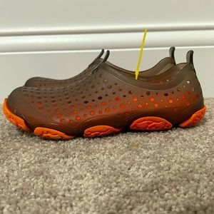 Kids water shoes, size 4–5